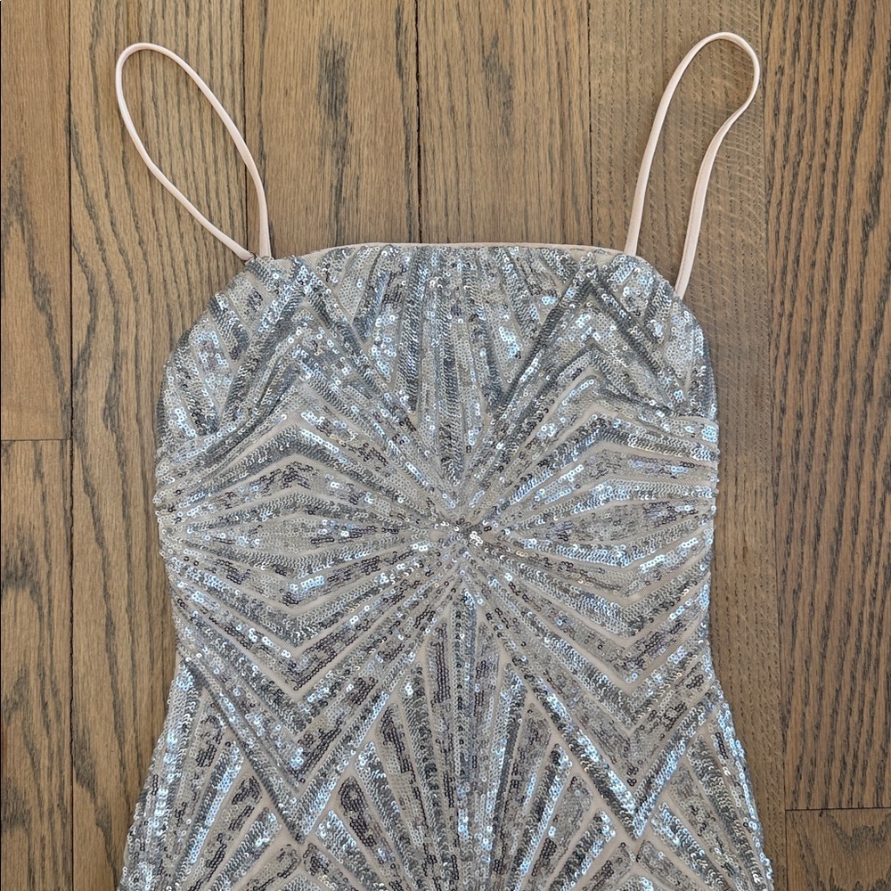 Lulu’s Lost In Your Eyes Silver Sequin Bodycon Mini Dress Size Small - Picture 4 of 14